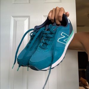 New Balance Teal and Blue Athletic Sneaker 🦋